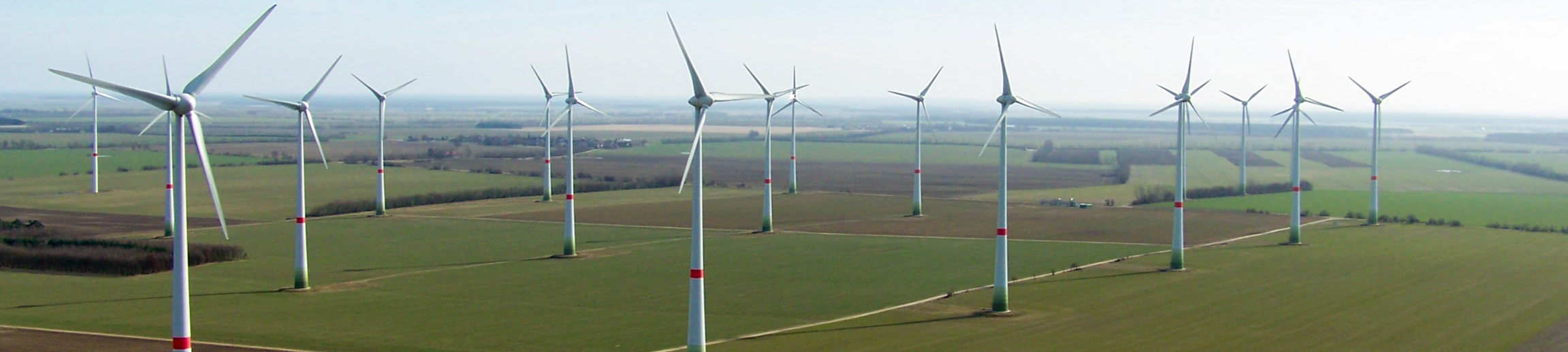 Windräder in der Landschaft